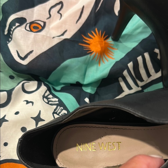 Nine West Black Heeled Boots Modern Versatile Design - Picture 3 of 9